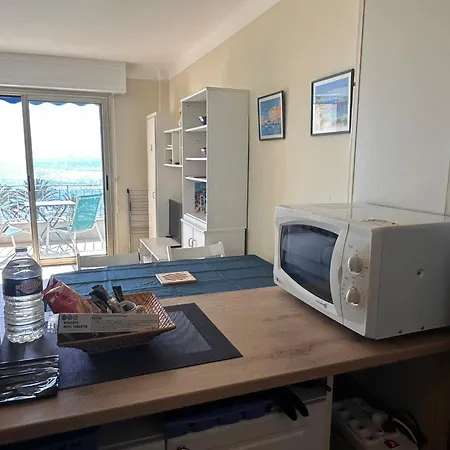 One Bedroom In With A Balcony And Great Sea Views - 821 Apartment