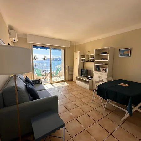 One Bedroom In With A Balcony And Great Sea Views - 821 Apartment *