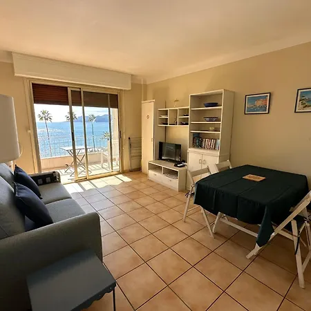 One Bedroom In With A Balcony And Great Sea Views - 821 Apartment